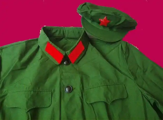 谁没有过的确良军服,70后的美好回忆,红帽徽红领章成不朽经典