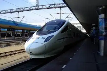 台风云雀来了多趟列车停运