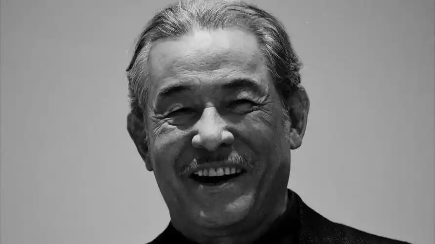 传奇设计师三宅一生逝世,曾用"一块布"征服时尚界__财经头条