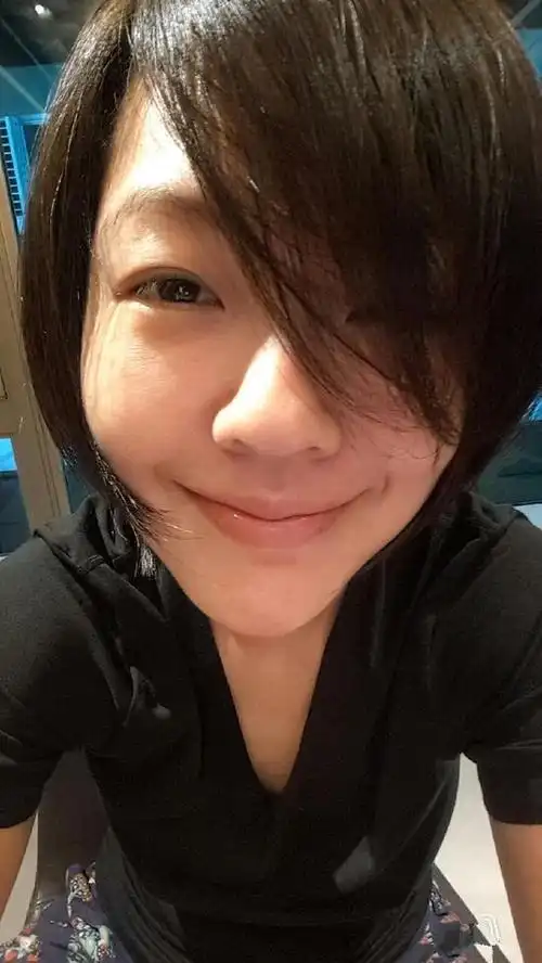 小s早起晒素颜自拍