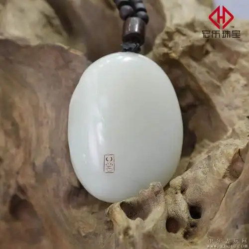 首页 店铺交易 玉器玉雕 藏品尺寸/规格:45x37x27mm 79g 杨菊青侧脸