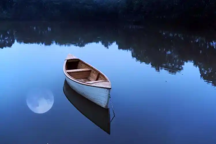 你若活在别人的眼里,就会迷失在自己的心路上