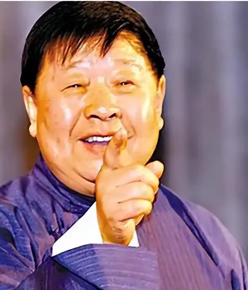 马季精神不灭:遗孀于波与儿子马东共续相声传奇 马季,相声界的巨匠,他