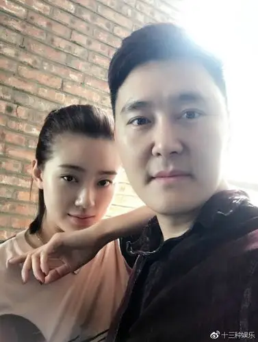 十多年前和赵本山传绯闻28岁嫁给年轻老总如今成熟妩媚