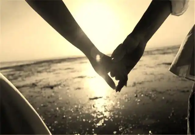 不是夫妻恩爱的唯美句子形容夫妻恩爱的唯美句子