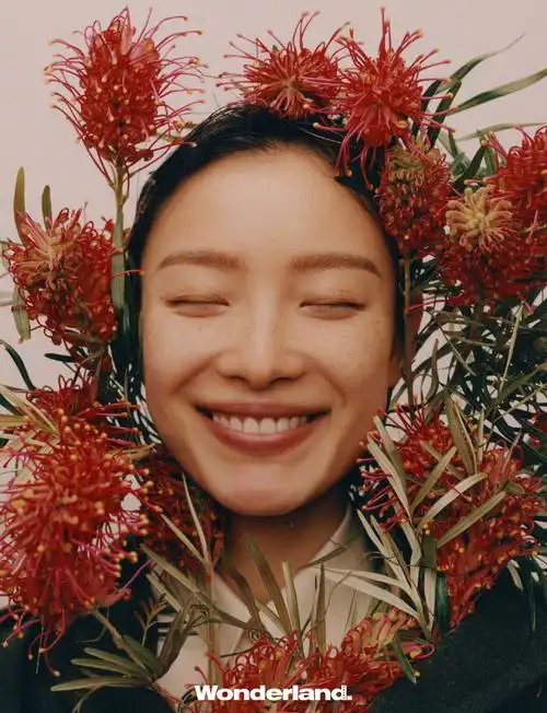 倪妮雀斑妆开年大片写真图片