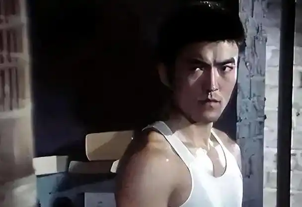 袁苑当一辈子配角因长得太凶被怀疑会家暴与妻相爱相杀