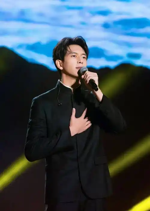 19娱乐瓜:王一博肖战李现吴磊罗云熙谭松韵张新成李沁曾舜晞_商务_好