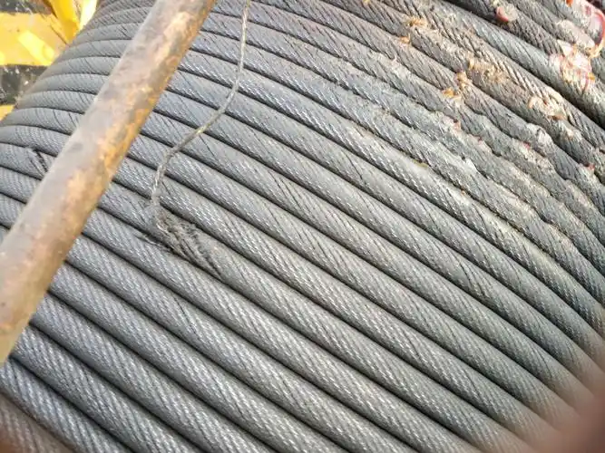 永旺项目6号塔主机钢丝绳断股严重需更换