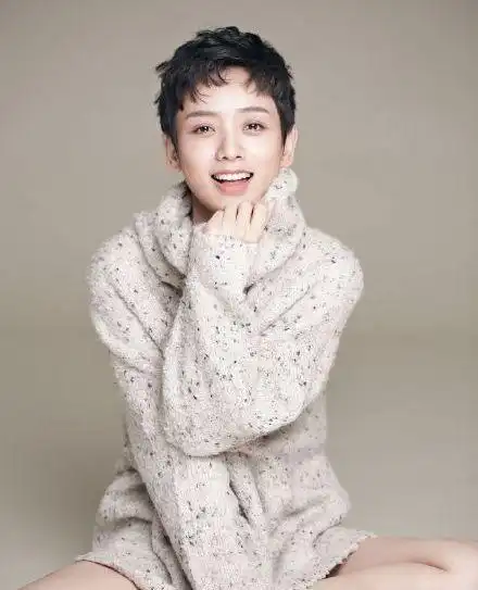 女明星寸头造型:杨颖迪丽热巴周冬雨,你觉得谁成功hold住了呢?