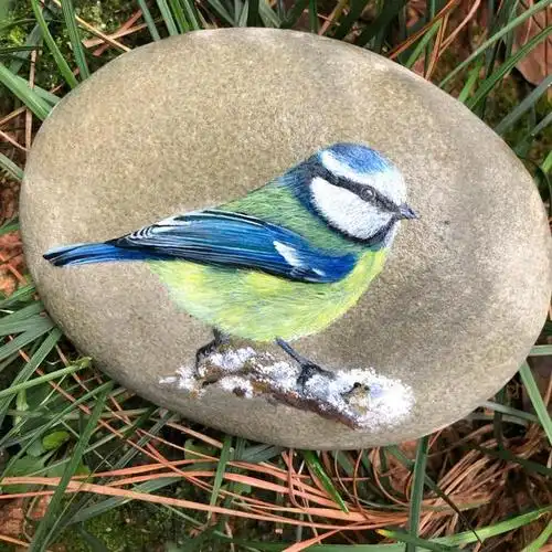 石头画一般是用丙烯颜料层层绘制,凭借深厚的绘画功力,进行创作.