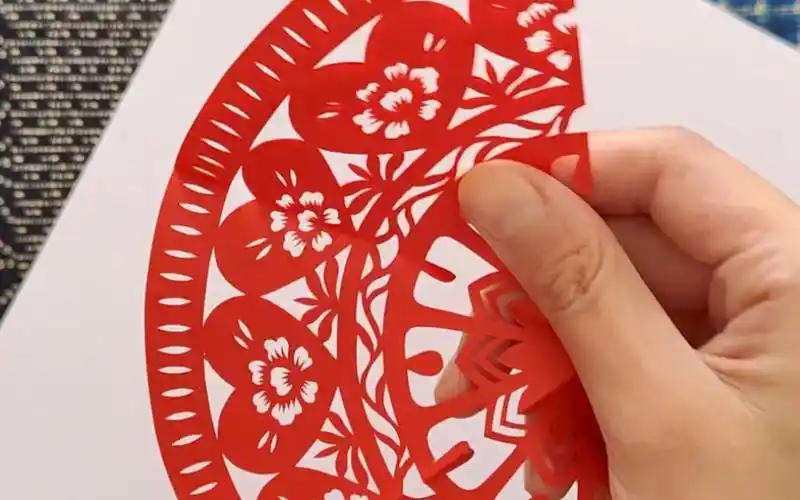 三折三角团花剪纸