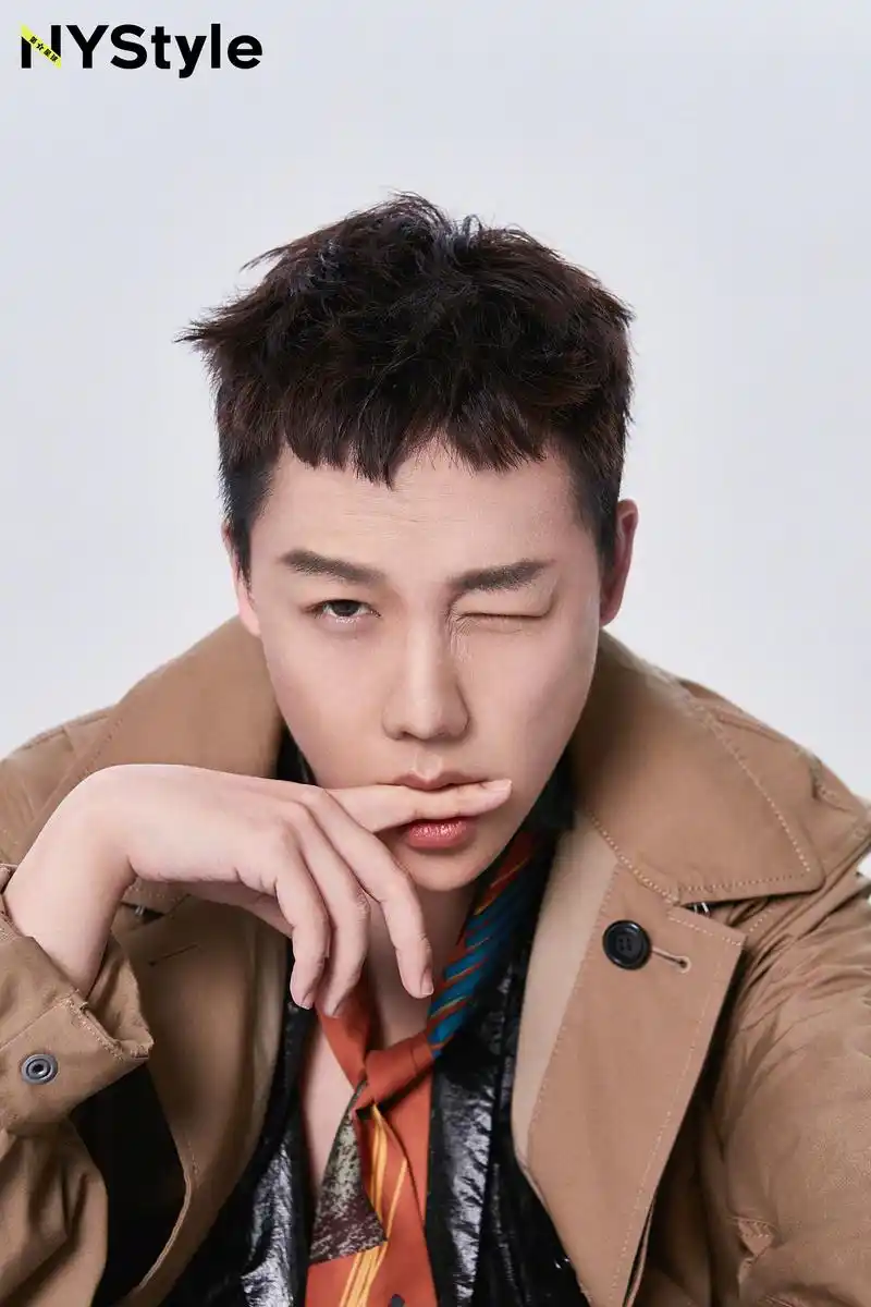 近日,刘维曝光一组最新写真大片.