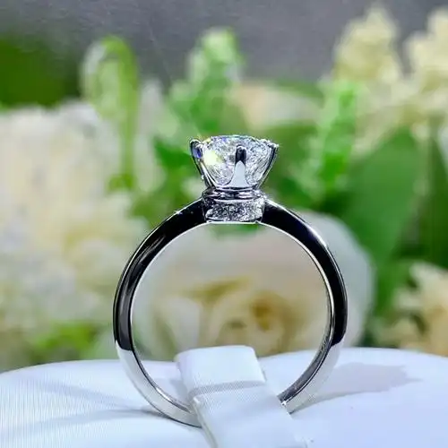 客订出货周家小皇冠六爪钻戒,主钻0.859克拉.