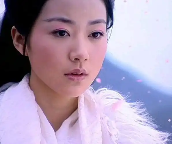 年轻时的韩雪真漂亮,楚楚可怜又温婉,像只小白兔,不愧是女神