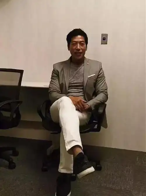 55岁张耀扬生活照,待人十分亲切,美中不足仍单身