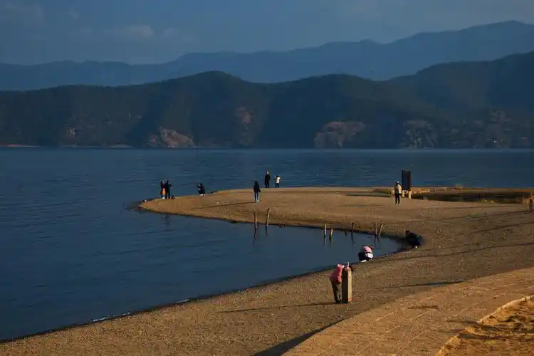 泸沽湖情人滩