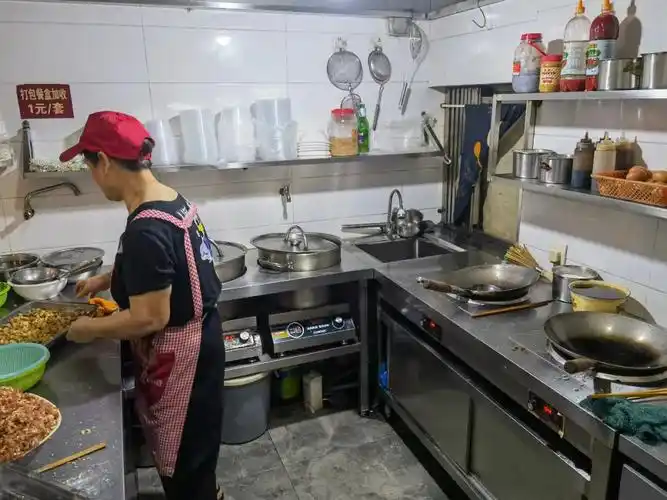 莲都人你知道城中村小餐饮店后厨长什么样吗
