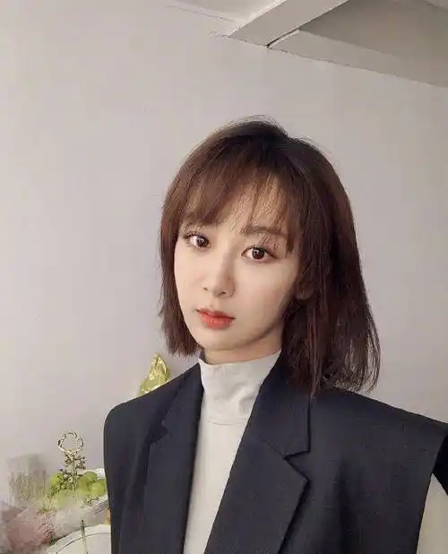 看女明星们如何驾驭利落短发,干净吸睛好迷人_造型_上衣_镜头