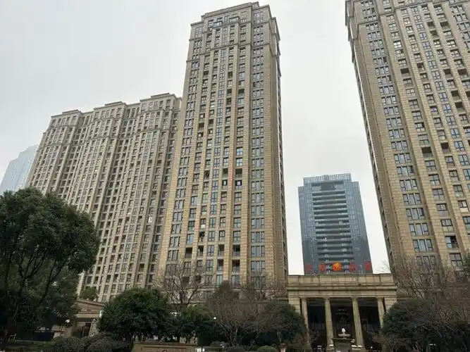 新闻中心您的位置:绍兴网>>近日,绍兴柯桥玉兰花园房屋拍卖又上新了