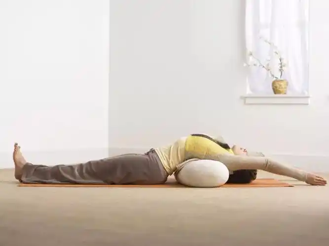6个过年在家就可以练的修复体式!_瑜伽