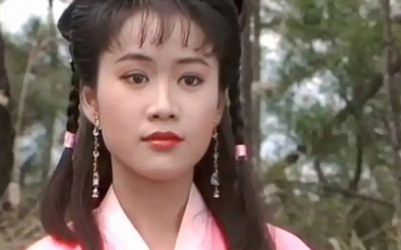 梁小冰不愧是古装皇后,塌鼻梁依然美出天际,每个镜头都美到窒息