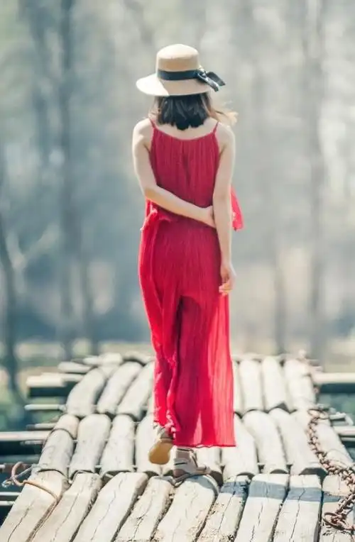 成熟美女背影吸引人的图片