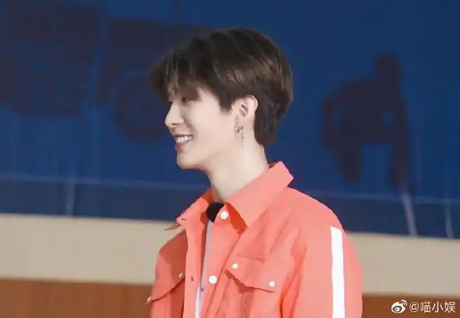 感受一下范丞丞的完美侧颜杀 致命喉结,双重性感完全在线索命了