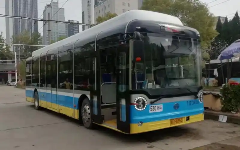 武汉公交pov - 530路(外环)前方展望,"网红"车再度回归_哔哩哔哩