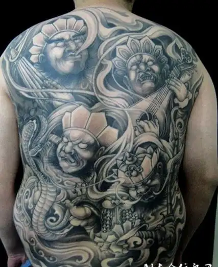 传统四大天王满背纹身