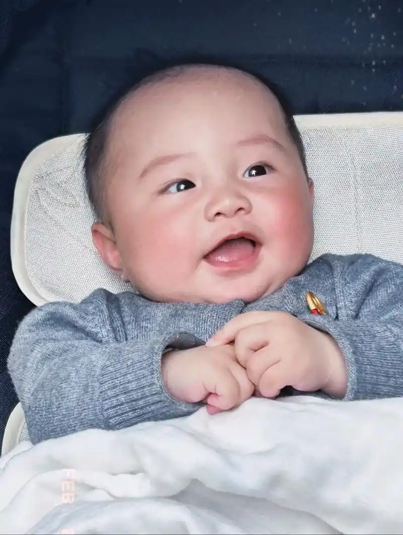 宝宝的笑容也太治愈了 #萌到爆炸了99 最爱他肉嘟嘟的笑脸 - 抖音