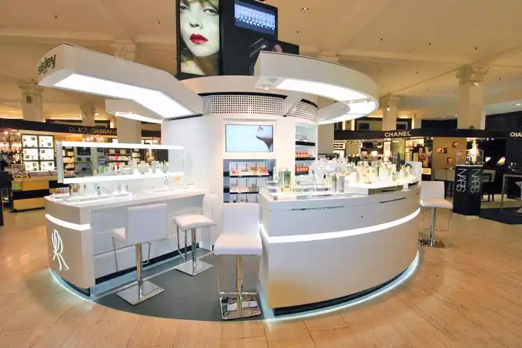 展厅展示柜装修问题_凡路展柜厂家