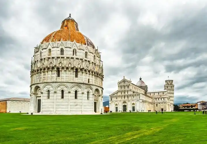 比萨洗礼堂,罗马拜占庭式建筑公元4世纪,随着基督教成为合法宗教,基督