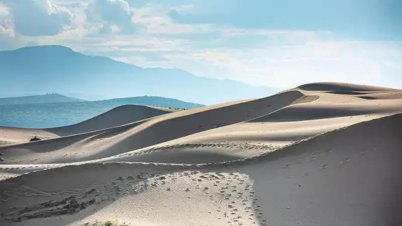 楼墙 亮丽 天空 窗户 4k高清壁纸 风景 @ 3440x1440 - 4k高清壁纸
