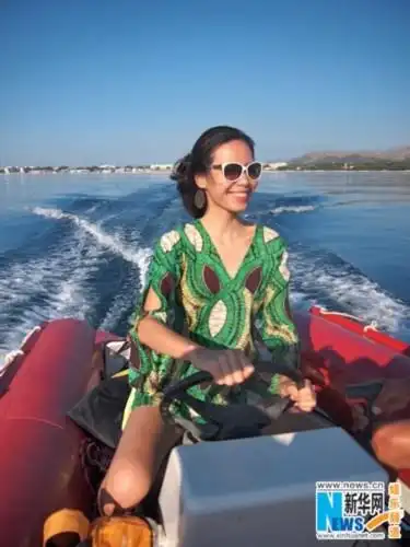 时尚主播linda与老公畅游西班牙 快艇high到爆