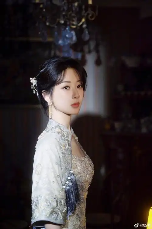 杨紫晒长相思收工照##杨紫晒今日收工照