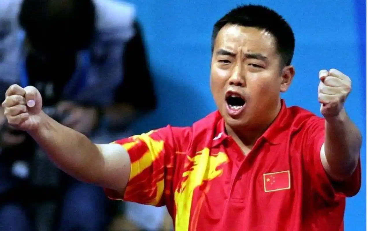 爆款练习生#刘国梁是一位成功的乒乓球选手,被调侃成不会打球的胖 ..