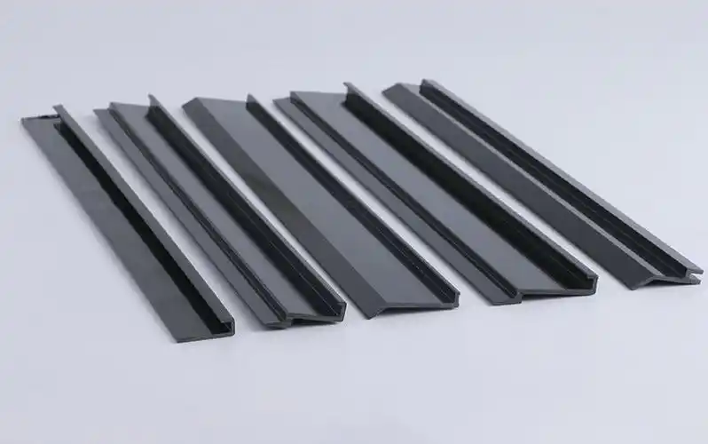 门窗隔热条勾企条pvc塑料型材铝合金门窗断桥厂家供应韧性好