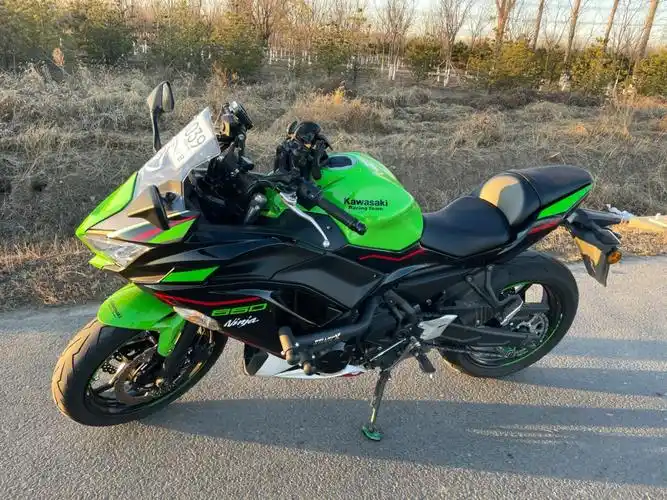 提车啦川崎ninja650今年5月的二手车4500km
