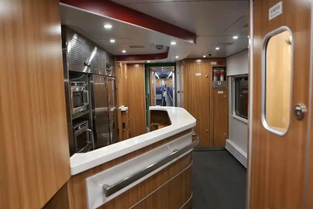 用"神话"的方式打开中国高铁,这对cp我站了!