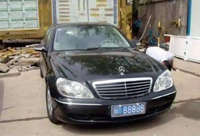 东北第1车牌重出江湖,曾经跟着乔四到处浪,现在挂在这车上