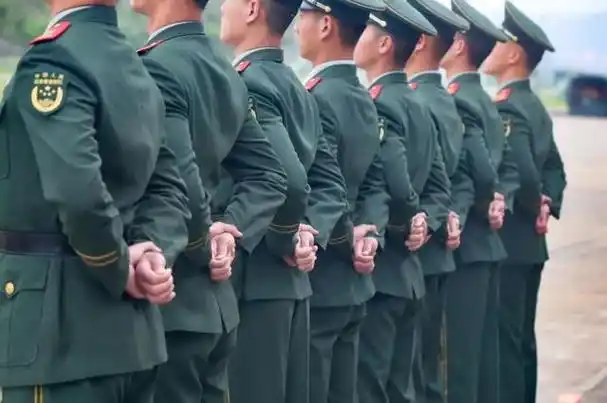 1,立正的动作要领