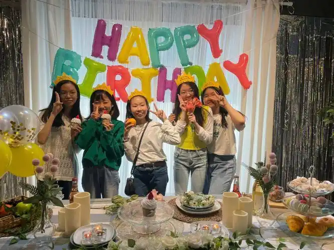 陪女儿参加同学生日聚会