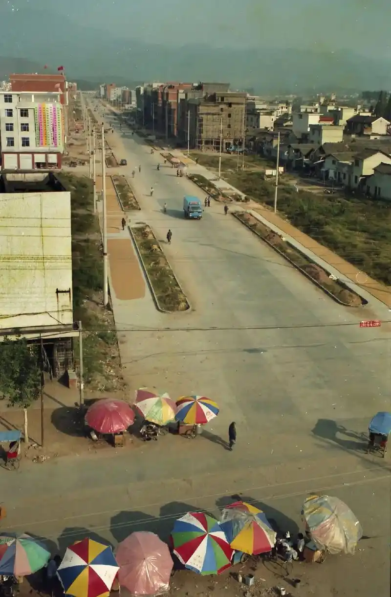 老照片记录松阳.在改革开放的春风吹拂下,县城建成区逐年扩展. - 抖音