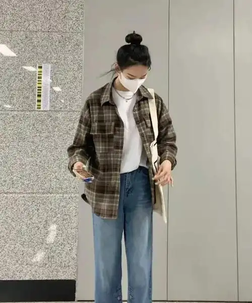 look3 格子衬衫 内搭白色t恤 复古色牛仔裤 运动鞋秋天格子衬衫穿搭