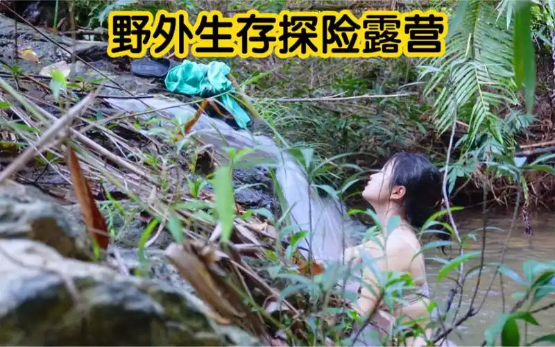 【丛林探险】美女冒险家独自野外生存,搭建庇护所修建凉亭,真是巾帼不