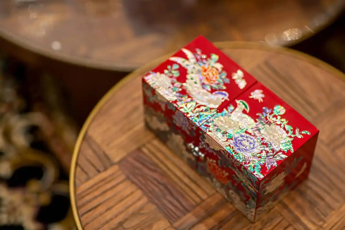 繁花绽放,鸳鸯成双.螺钿首饰盒如一张精致的画 - 抖音