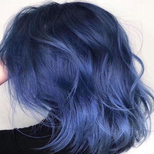 其实早就out了,2018年流行的是雾霾蓝发色,换上的女生都会感受到它的