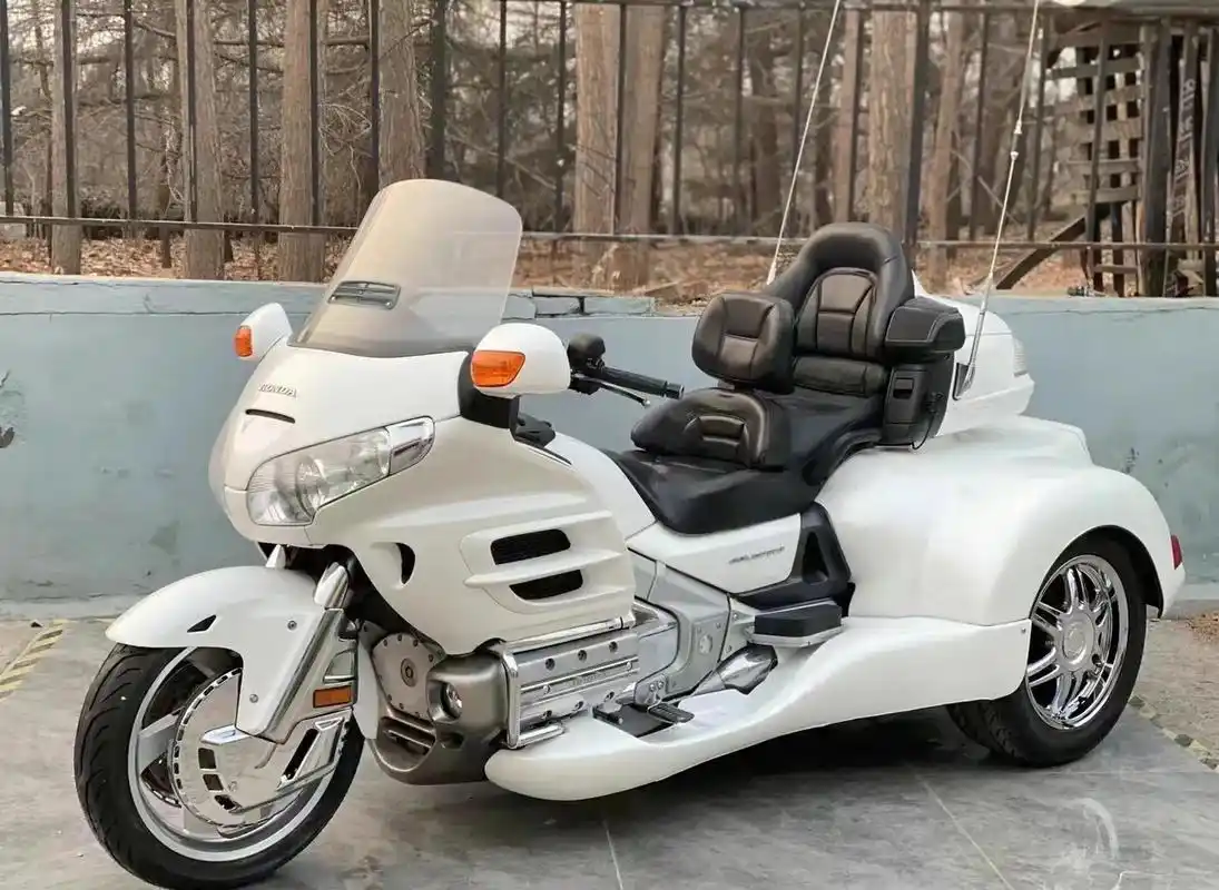 118000元90 最新到货!本田金翼正三轮,水平对置6缸发 - 抖音