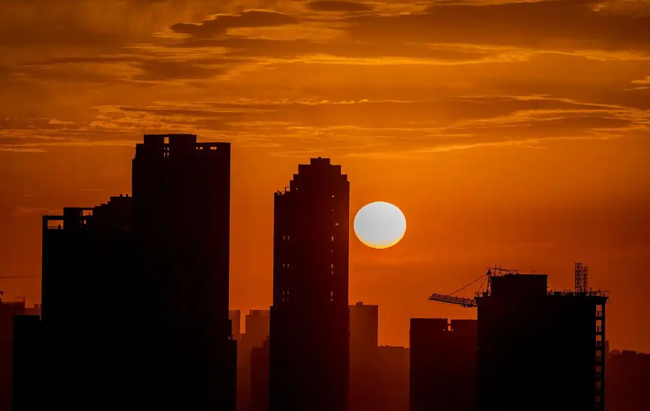 日出江花红胜火冬来江城美如画城市摄影队